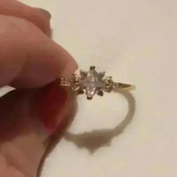 New Yellow Gold White Sapphire Ring - Picture 10 of 12